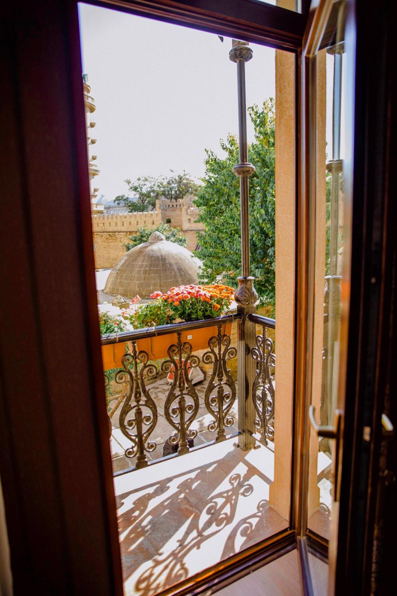 Royal Antique Boutique Hotel Baku Exterior photo